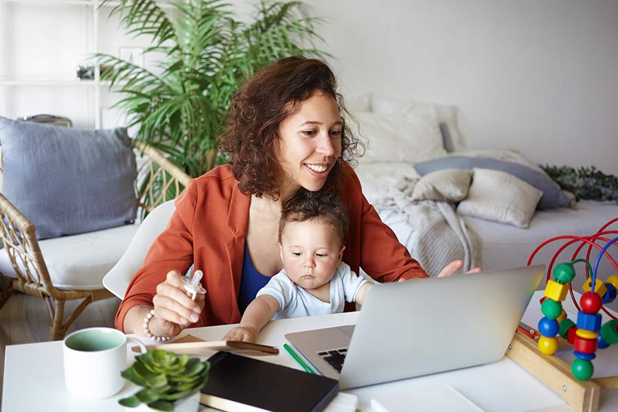 Jeune maman ayant choisi la consultation confort